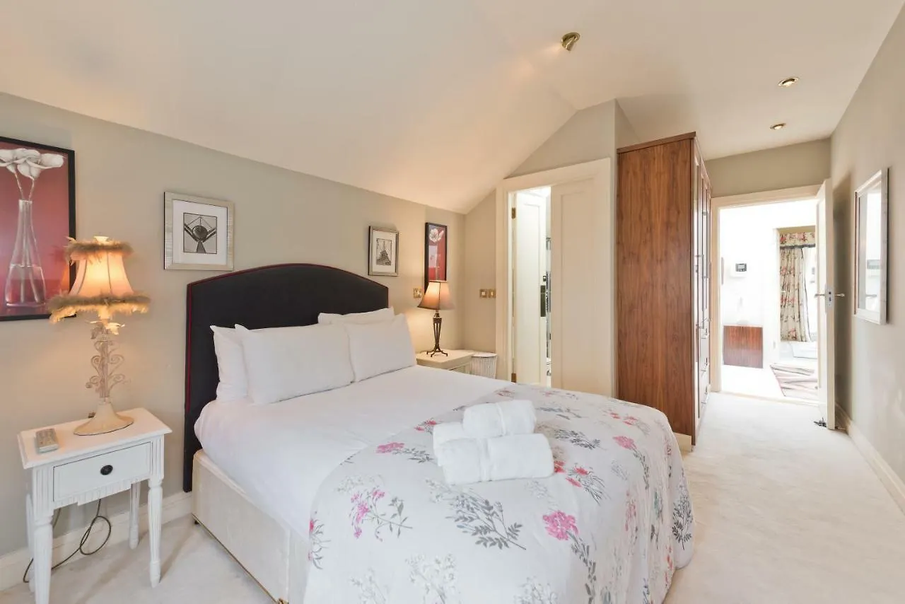 The Brendan Gleeson Suite - Hiphipstay Dublin 0*,