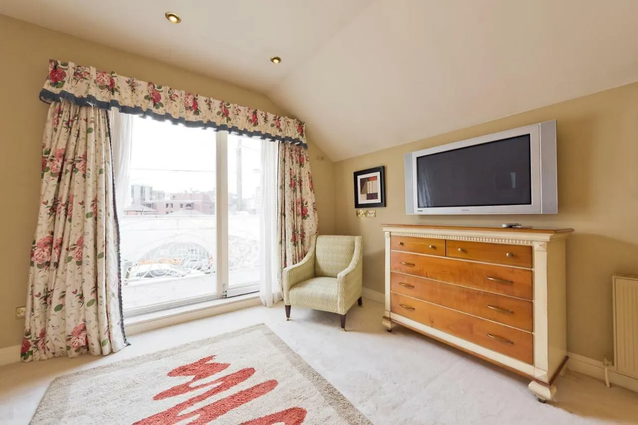 The Brendan Gleeson Suite - Hiphipstay Dublin