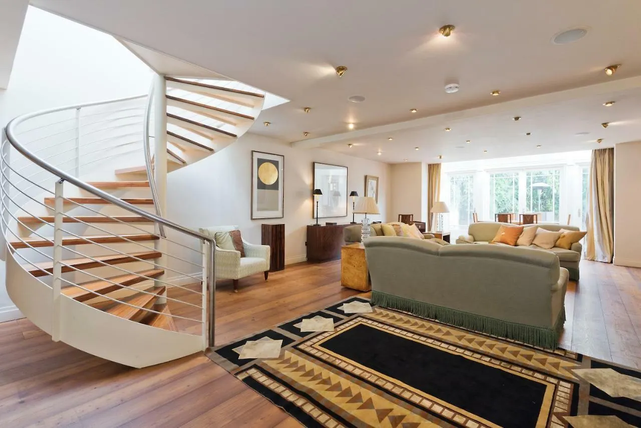 The Brendan Gleeson Suite - Hiphipstay Dublin