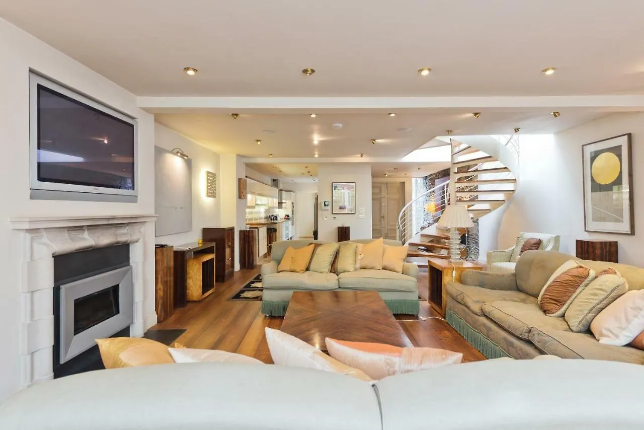 The Brendan Gleeson Suite - Hiphipstay Dublin
